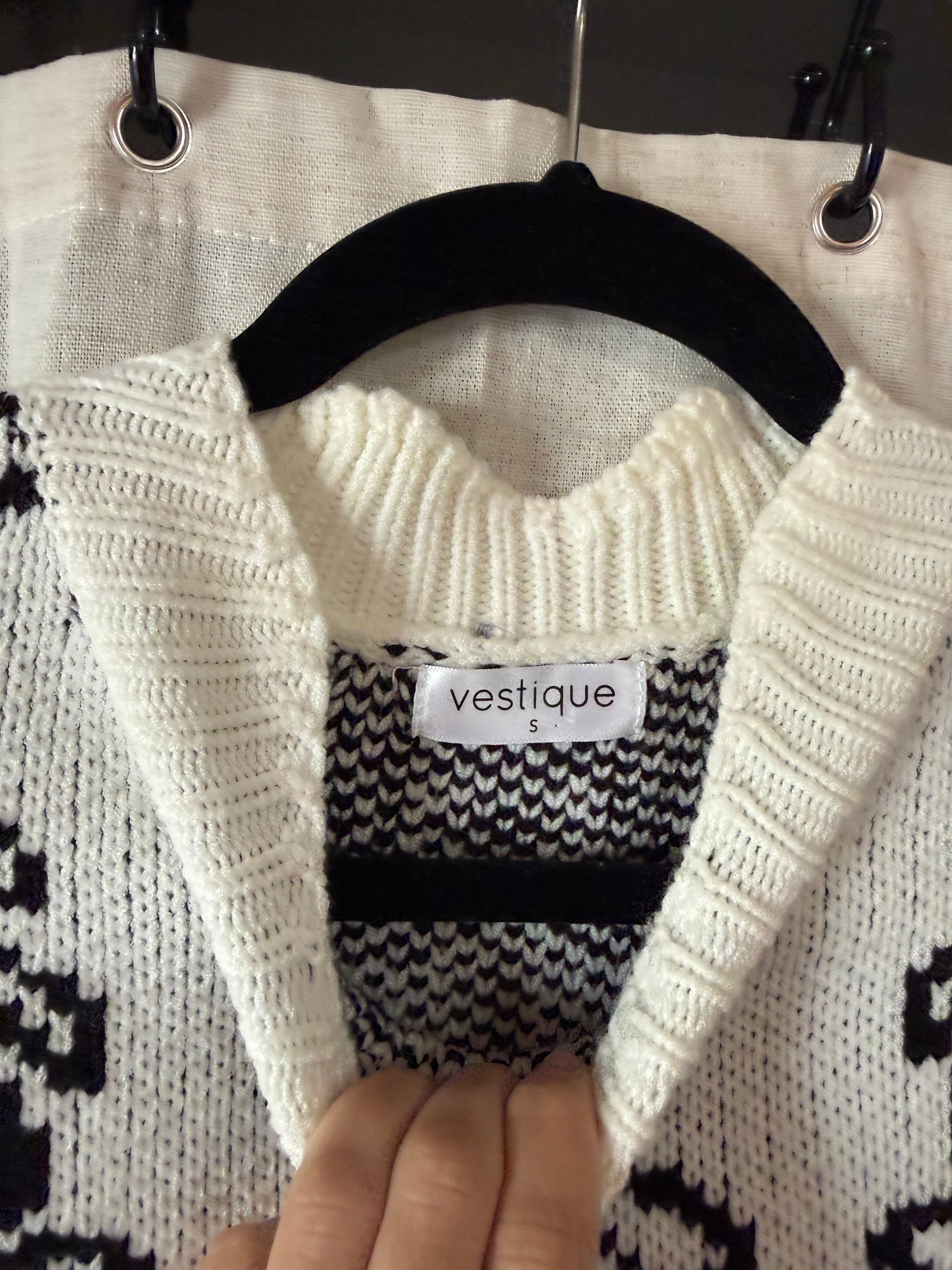 Vestique Sleeveless Sweater Size S